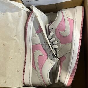 Women’s air Jordan 1 low orchid/neutral grey white BRAND NEW IN BOX NEVER WORN